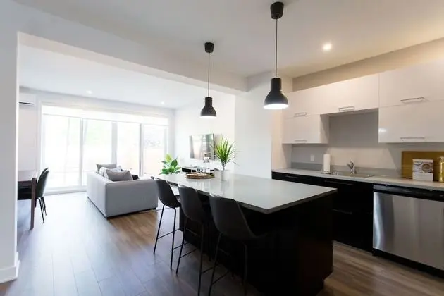Brand New 3 Bedroom With Rooftop Patio - Öne Çıkan Resim