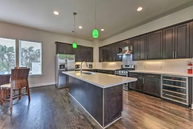 Brand New 3 Story Modern Home - Mutfak