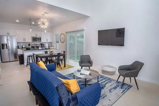 Brand NEW #3 Stylish 3BR 2.5ba Near Exciting Dtown - Öne Çıkan Resim