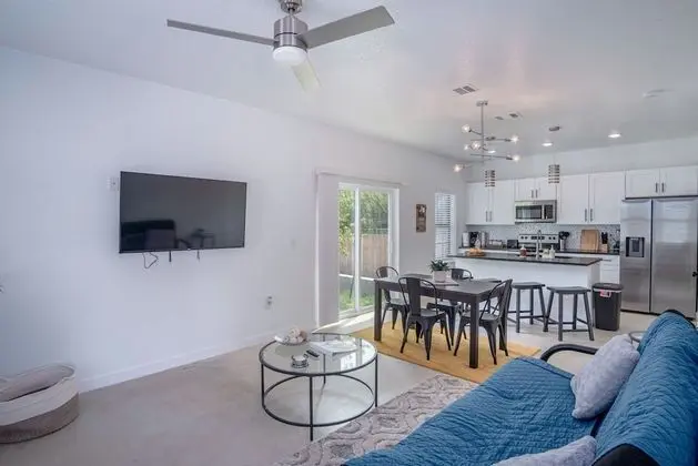 Brand NEW #4 Stylish 3BR 2.5ba Near Exciting Dtown - Öne Çıkan Resim
