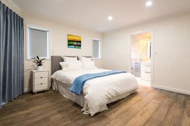 Brand New 5BR home with view of the sea - Oda