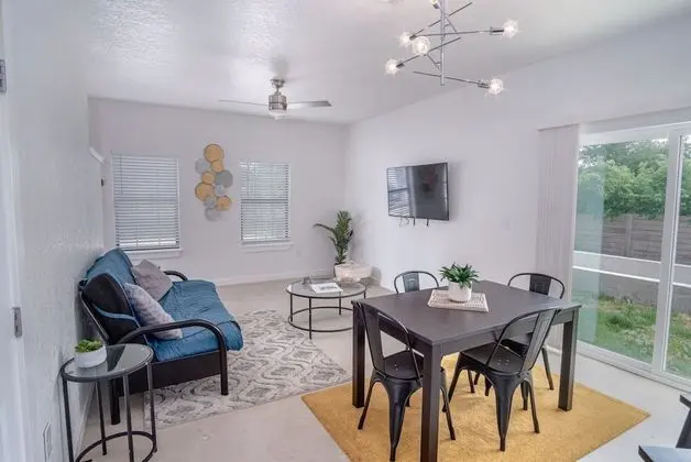 Brand NEW #8 Stylish 3BR 2.5ba Near Exciting Dtown - Öne Çıkan Resim