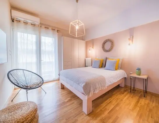 Brand new apartment touching Acropolis