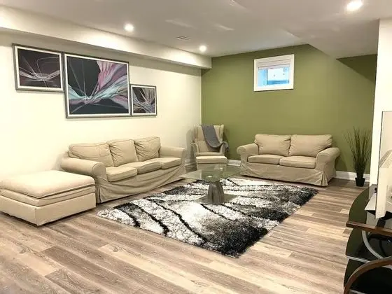Brand New Basement Apt next to Beach & Go Train - İç Mekan