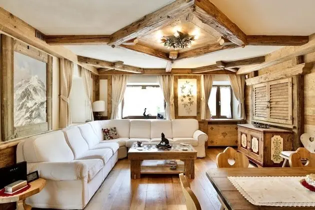 Brand new Beautiful 3 Bedroom few Steps From Centre