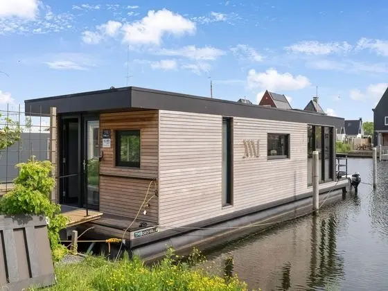 Brand new Boathouse on the Water in Stavoren With a Garden
