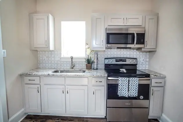Brand NEW Large Impressive House Near Downtown! - Mutfak