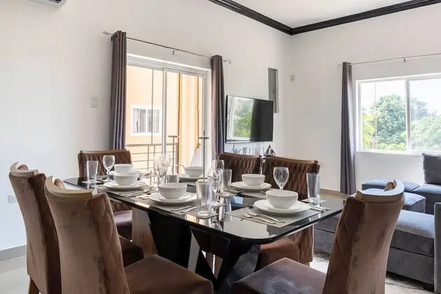 Brand New Pool Manor Park With Wifi Centrally-located - Yerinde Yemek