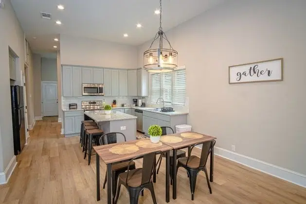 Brand New Remodeled 3br/2ba House Near Downtown - Yerinde Yemek