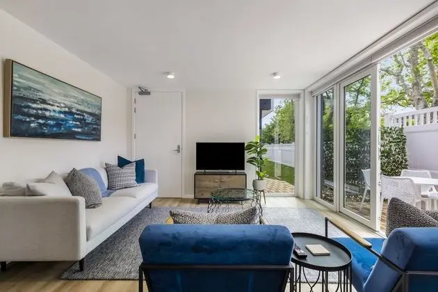 Brand New Retreat  Halfmoon Bay-Netflix
