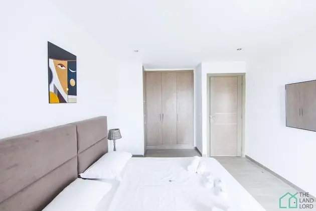 Brand new Spacious 1bd apt With City View - Oda