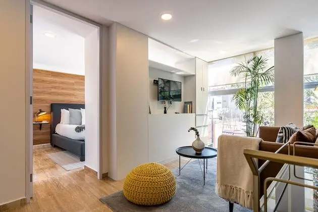 Brand New Studio in Perfect Location! - İç Mekan