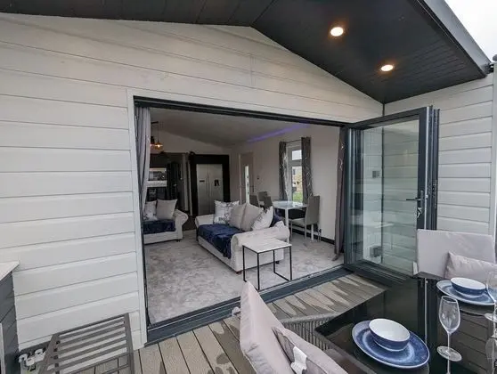 Brand New Stunning Waterside Lodge, dog Friendly - Dış Mekan