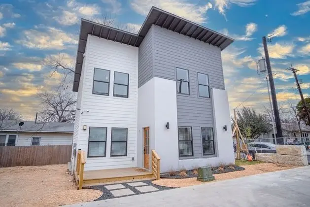 Brand NEW Stylish 3br/2ba Near Exciting Downtown