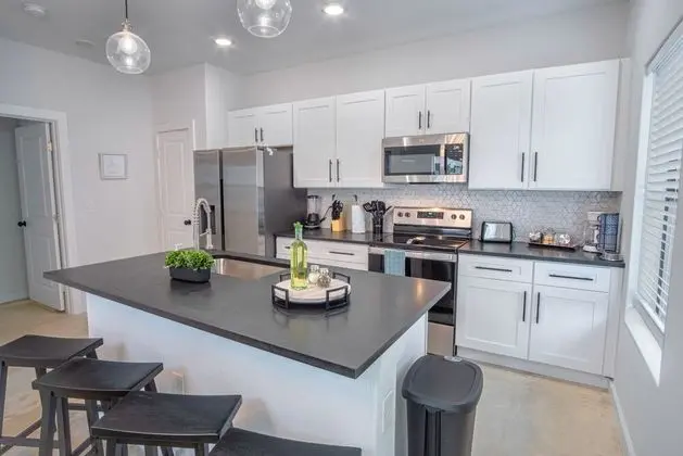 Brand NEW Stylish 3br/2ba Near Exciting Downtown - Mutfak