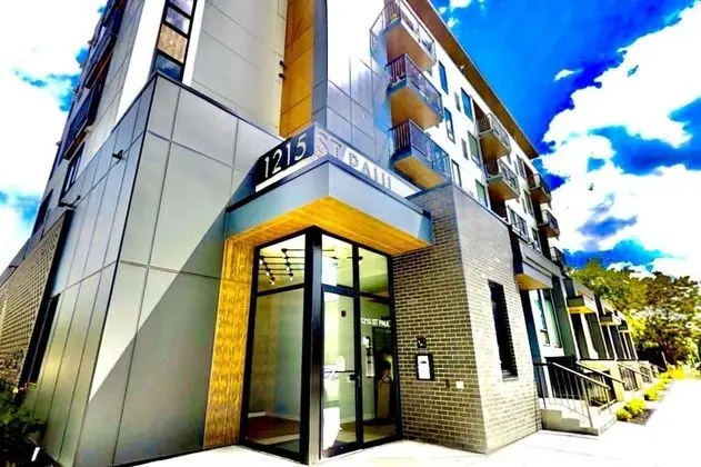 Brand New, Top Floor Condo Downtown