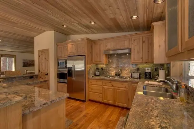 Brand New Upscale Home, Hot Tub, Foosball - Mutfak