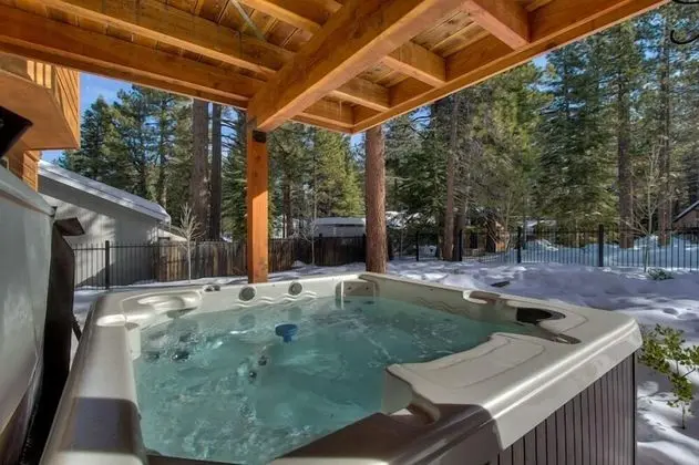 Brand New Upscale Home, Hot Tub, Foosball - Spa