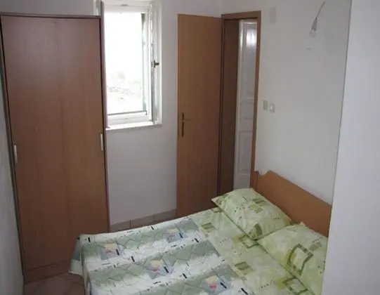Branko - Large Terrace - H - Oda