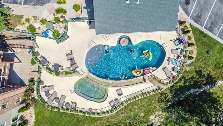 The Branson Stone Cliff Hideaway - Havuz