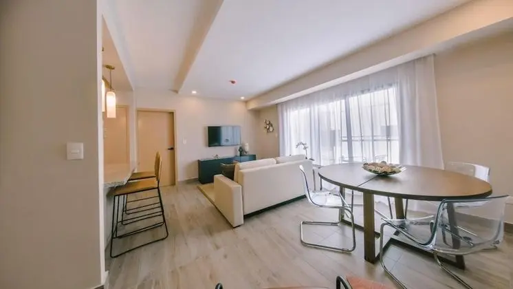 Breakfast Included Fully Serviced Apartment at Regatta Living II - 304 - Oda