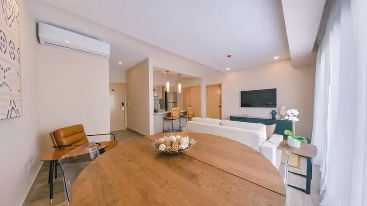 Breakfast Included Fully Serviced Apartment at Regatta Living II - 304 - Oda