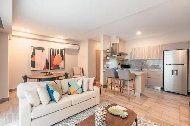Breakfast Included Fully Serviced Apartment at Regatta Living II - 405 - Oda