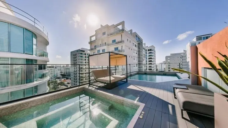 Breakfast Included Fully Serviced Apartment at Regatta Living II - 405 - Oda