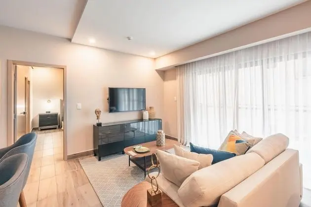 Breakfast Included Fully Serviced Apartment at Regatta Living II - 405 - Oda