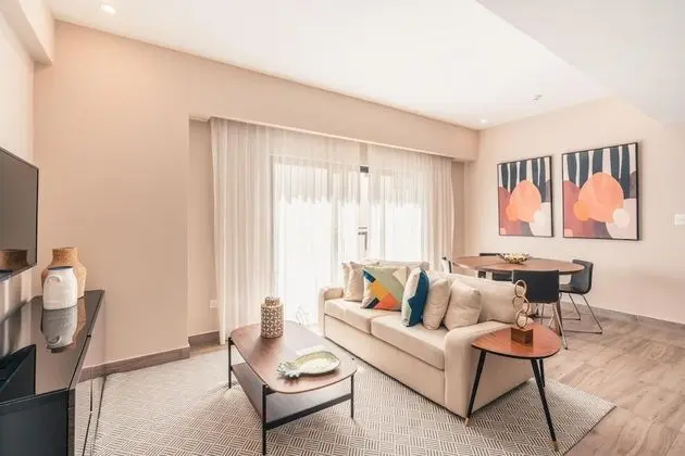 Breakfast Included Fully Serviced Apartment at Regatta Living II - 406 - Oda