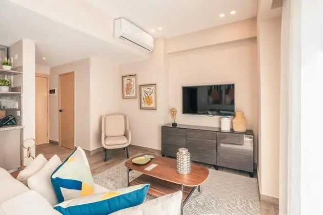 Breakfast Included Fully Serviced Apartment at Regatta Living II - 406 - Oda