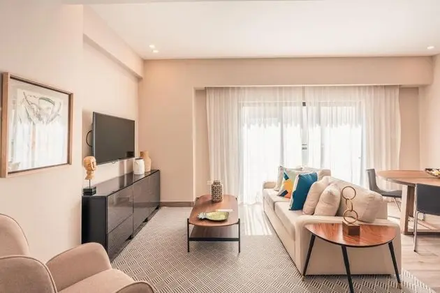 Breakfast Included Fully Serviced Apartment at Regatta Living II - 406 - Oda