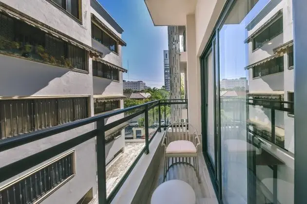 Breakfast Included Fully Serviced Apartment at Regatta Living II - 703 - Oda