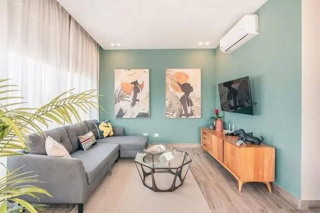 Breakfast Included Fully Serviced Apartment at Regatta Living II - 802