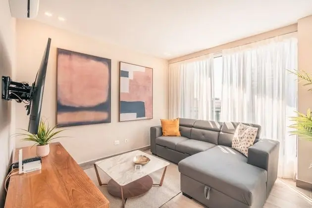 Breakfast Included Fully Serviced Apartment at Regatta Living II - 901 - Oda