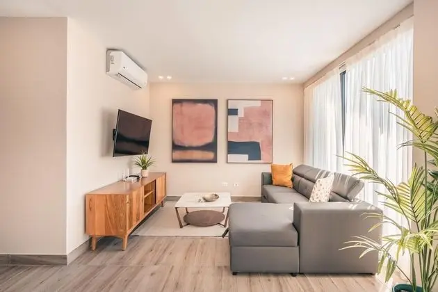Breakfast Included Fully Serviced Apartment at Regatta Living II - 901 - Oda