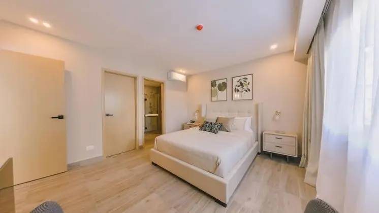 Breakfast Included Fully Serviced Apartment at Regatta Living II - 905 - Oda
