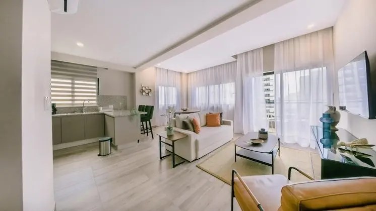 Breakfast Included Fully Serviced Apartment at Regatta Living II - 907 - Oda