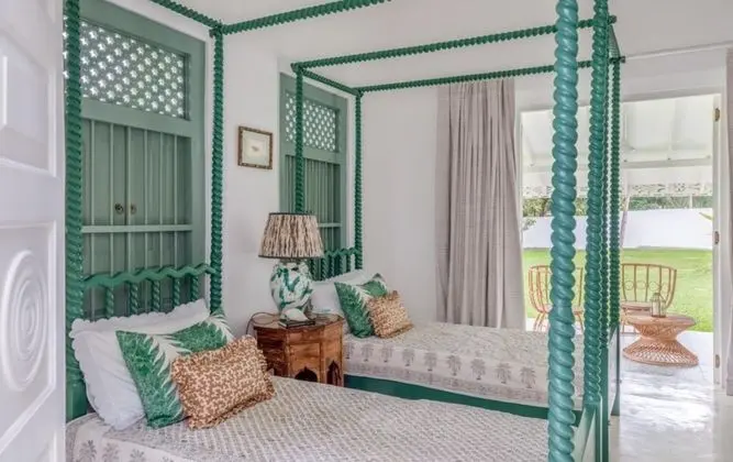 Breathtaking Villa In 02 Acres Of Tropical Walled-in Gardens - Oda