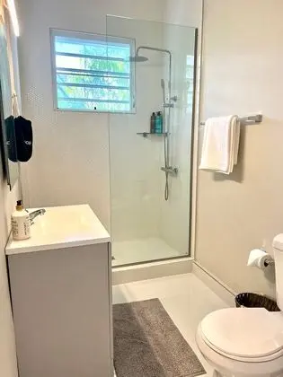 Breathtaking 2-Br Beachside Apartment - Banyo Tipleri