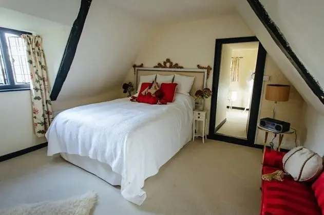 Breathtaking Elizabethan Manor House - Oda