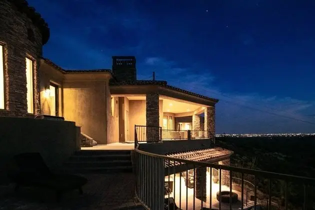Breathtaking Views From This Hillside Masterpiece! - Dış Mekan