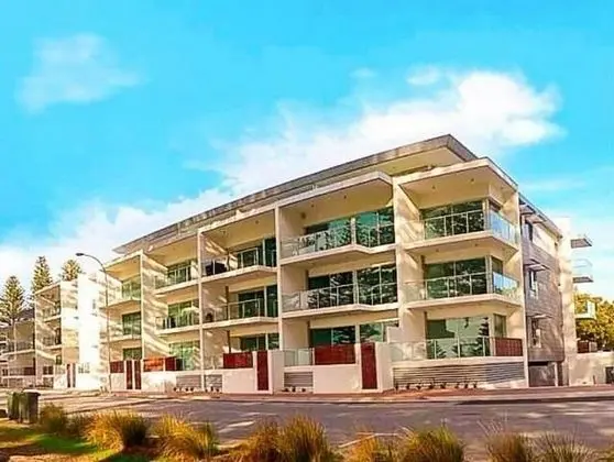 Breeze Beachfront Apartments - Dış Mekan