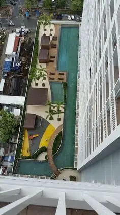 Breeze Residences Condo - Havuz