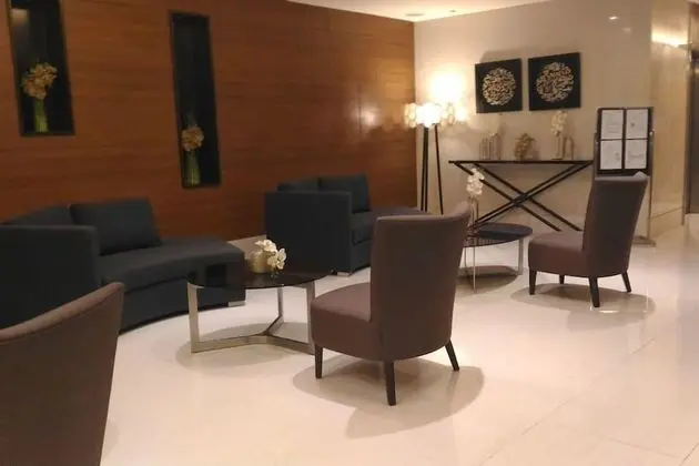 Breeze Residences Condo - Lobi