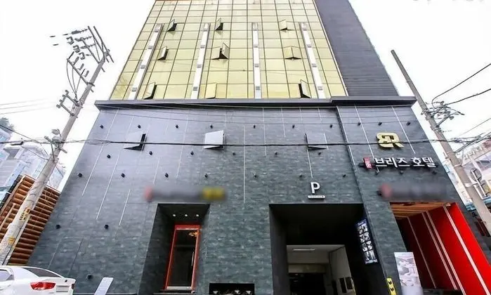 Breeze Hotel