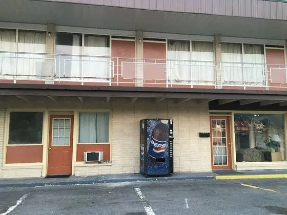 Breezwood Motel - Lobi