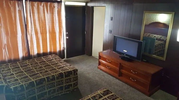 Breezwood Motel - Oda