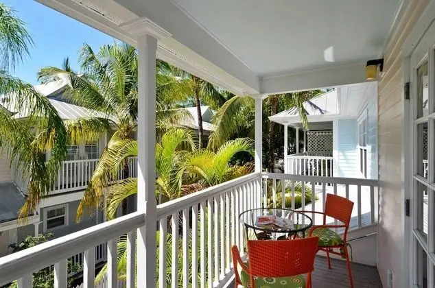 Breezy Bungalow by Avantstay Close 2 Zachary Taylor State Park & Beach w/ Shared Pool Week Long Stays