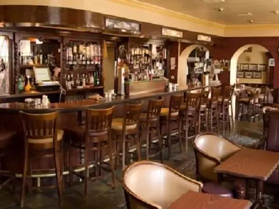 Breffni Arms Hotel - Bar